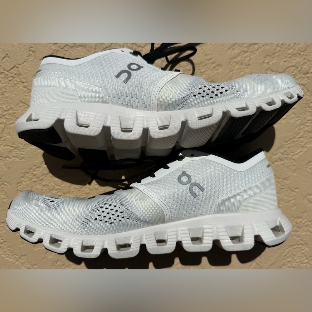 On Cloud / On Running X White Reflective Running Shoes Women’s Size 9.5 in VGC - Picture 12 of 15